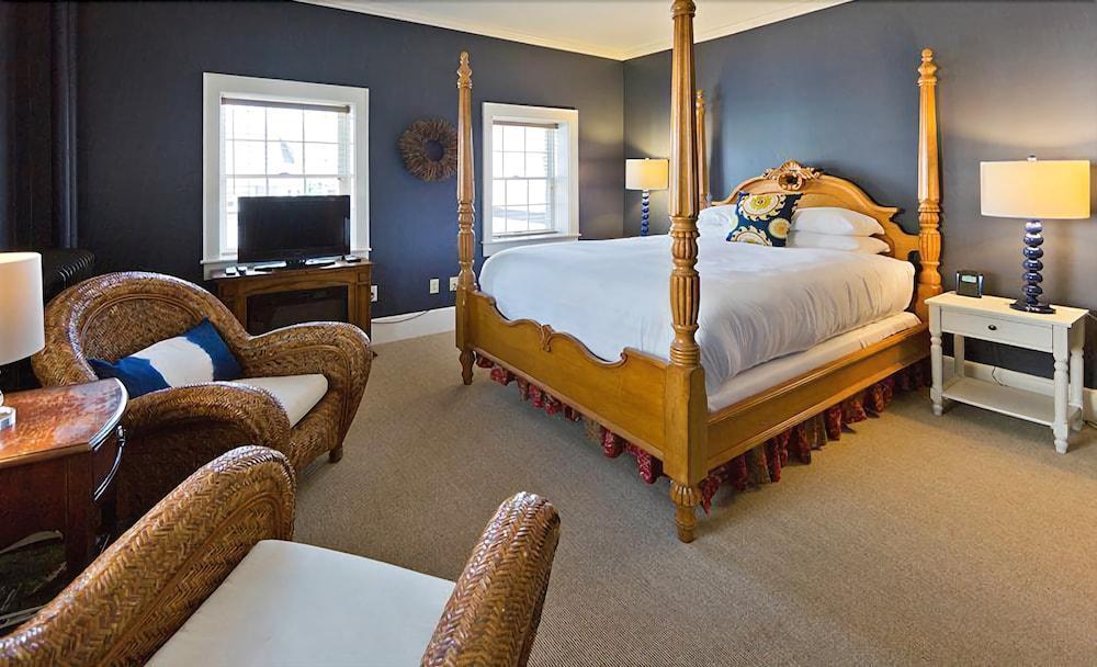 The Lindsey Hotel
