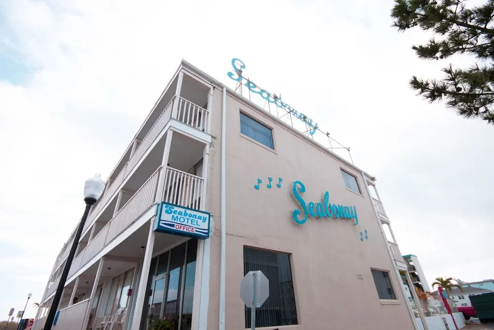 Seabonay Oceanfront Motel