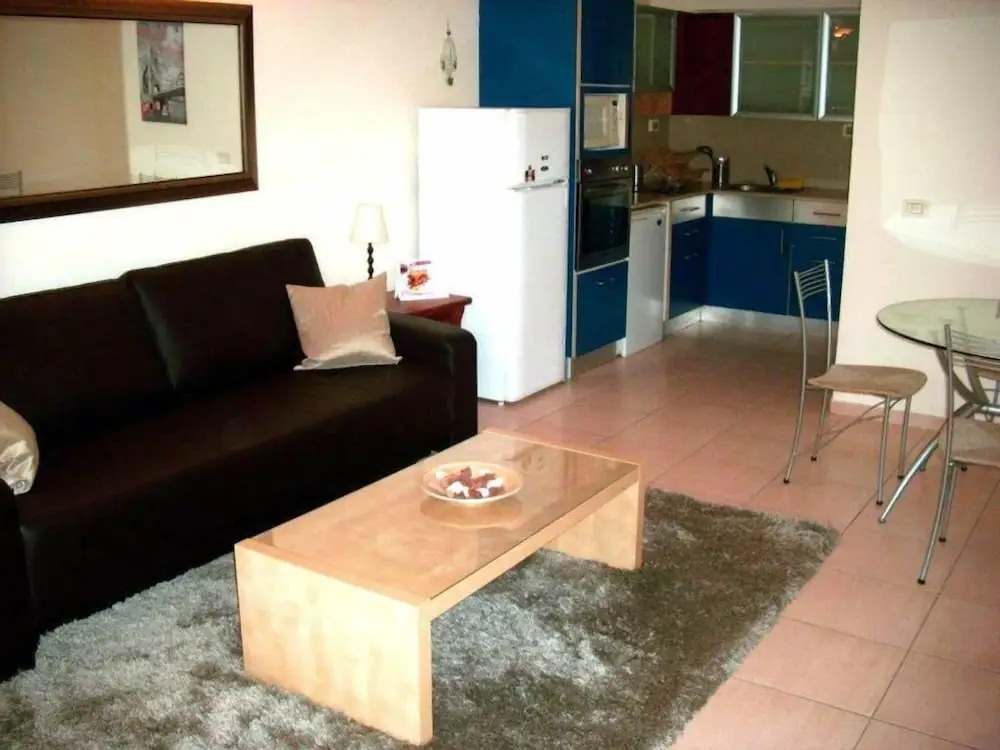 Michelle Suites