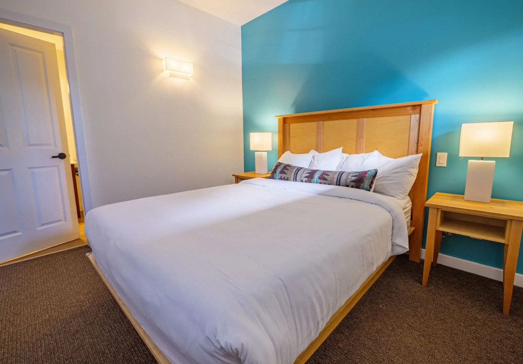 Waters Edge Shoreside Suites