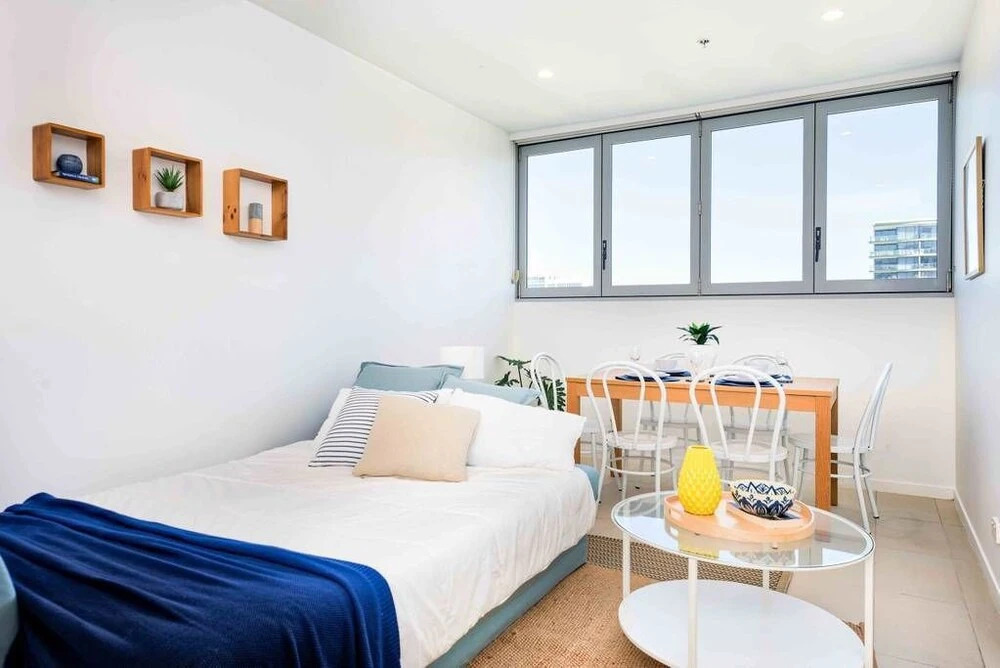 Bright 2 Bedroom Seafoam Apartment