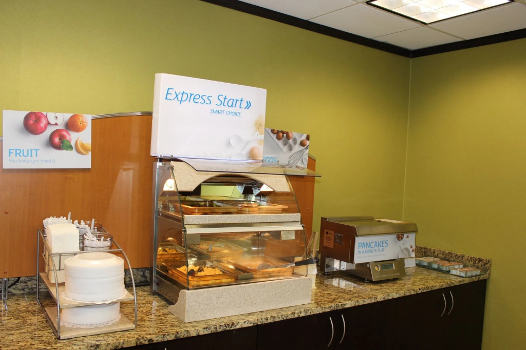 Holiday Inn Express Forsyth by IHG