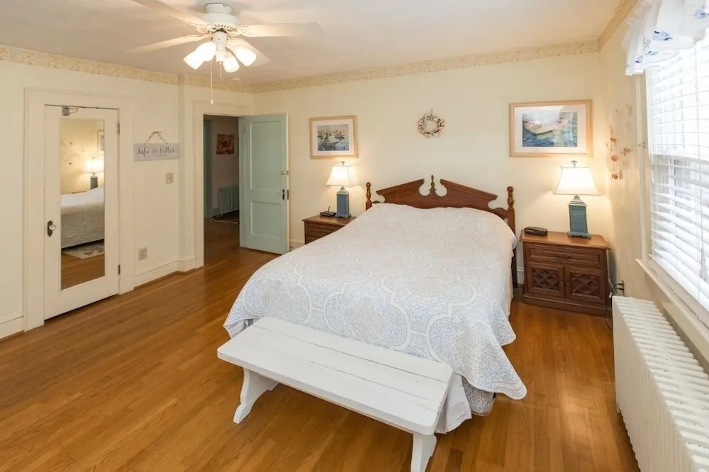 Sea Dog 5 Bedrooms 3 Bathrooms Home