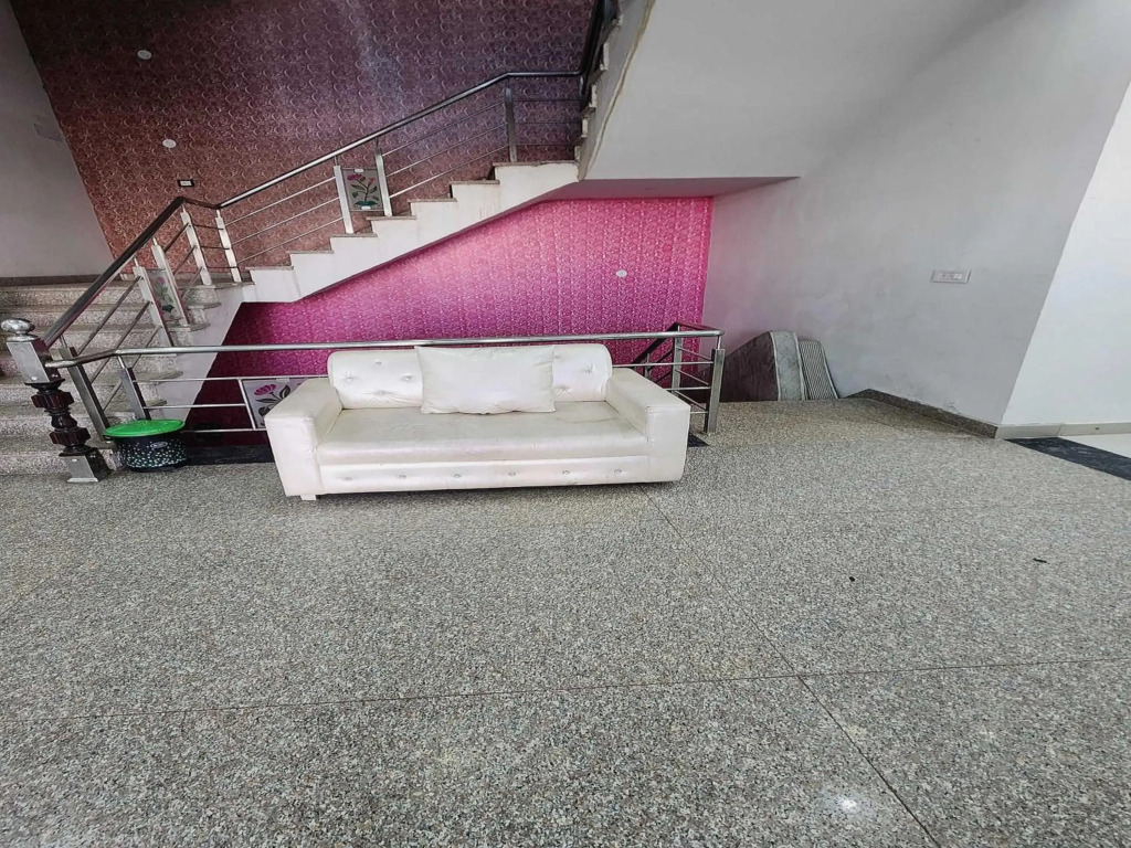 OYO 80681B City Palace
