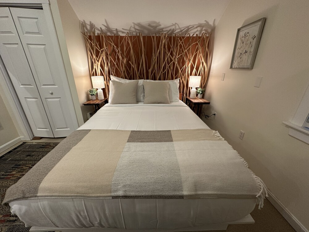 12 Goodwin Unit 2 1 Bedroom Apts