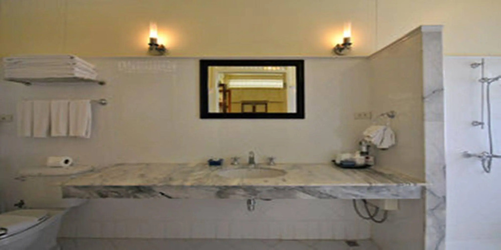Baan Bayan Beachfront Hotel