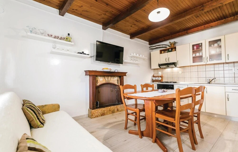Amazing Home in Stratincica With Wifi and 5 Bedrooms