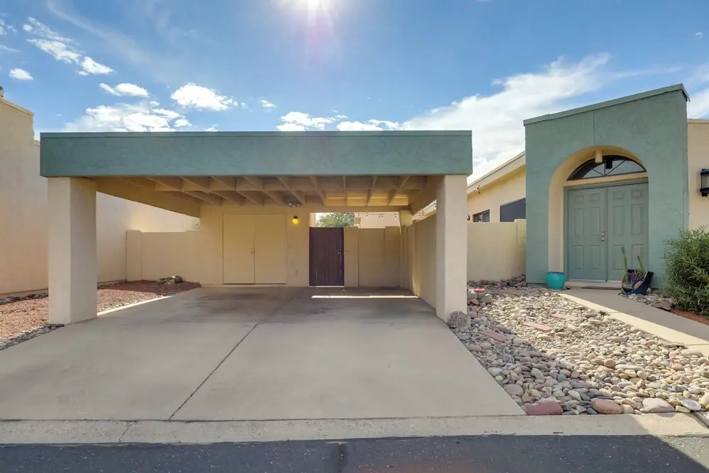 Sunny Tucson Townhome w/ Patio & Mountain Views!