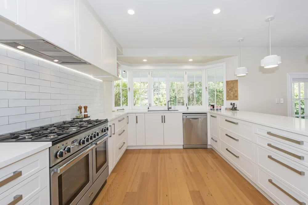 Large Spacious family home, close Devonport & Beaches