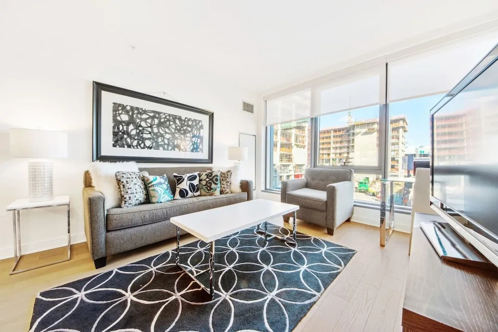 Global Luxury Suites at The Wharf