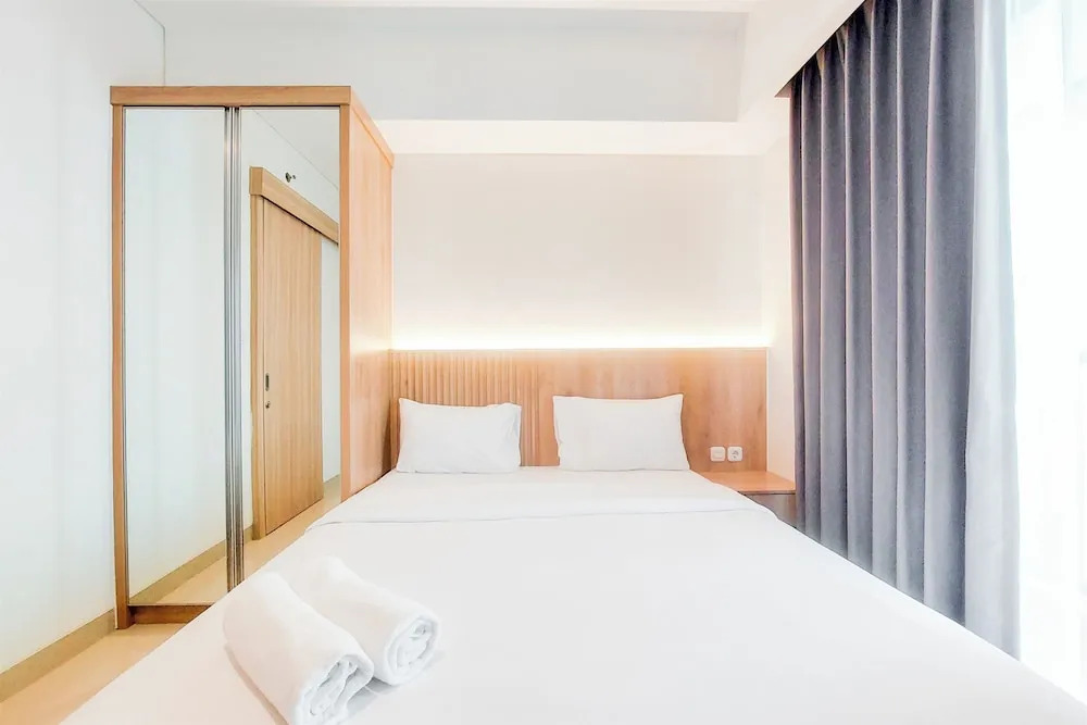Comfort Living 1Br Without Living Room At Bintaro Embarcadero Apartment