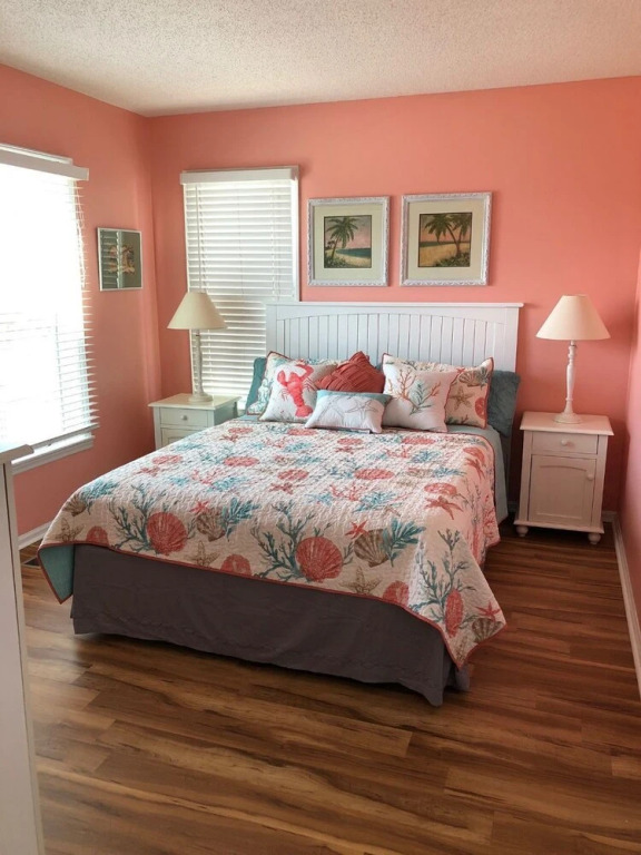Tailslide Inn 4 Bedroom Home by RedAwning