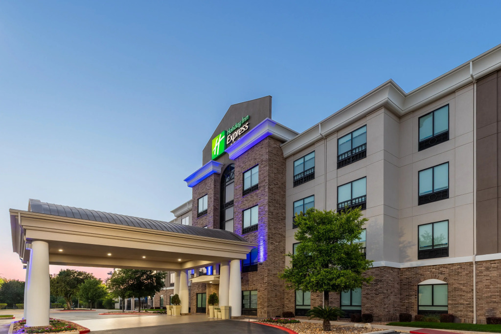 Holiday Inn Express & Suites San Antonio Frost Bank Center by IHG