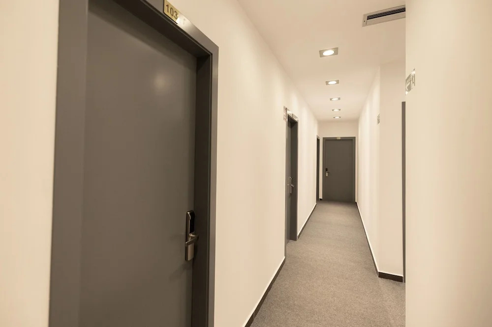 Aglon Twin's Hotel