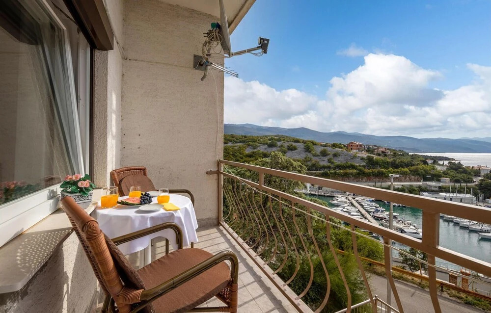 Amazing Apartment in Novi Vinodolski With 2 Bedrooms and Wifi