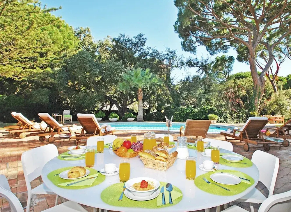 Villa AlGharif - com Piscina Aquecível, Jardim e BBQ em Albufeira
