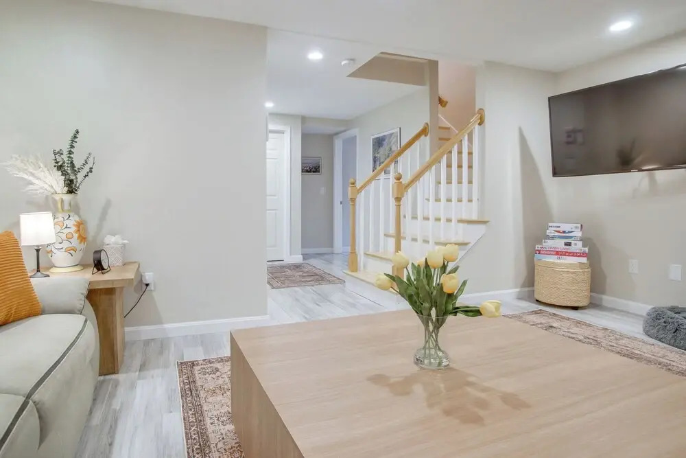 Walk to Sagamore Beach! Curated + Spacious Cottage