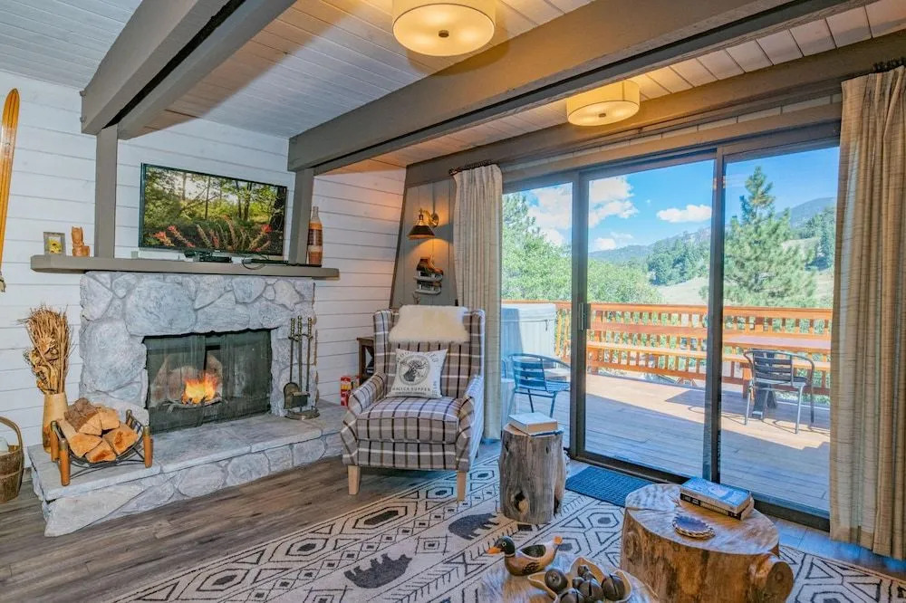 Moon View Cabin