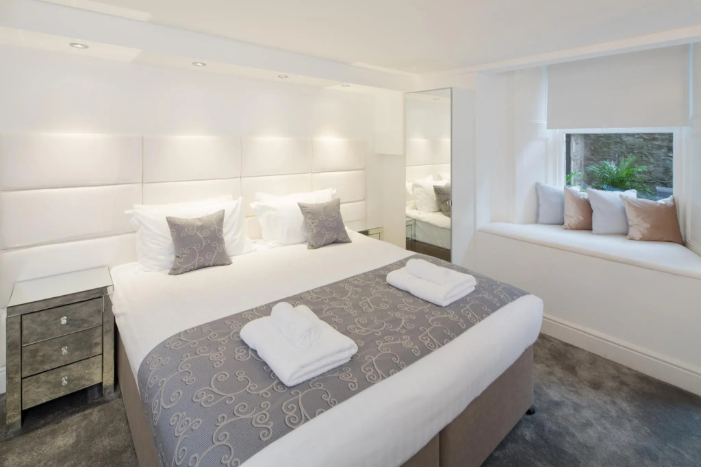 Edinburgh Castle Apartments