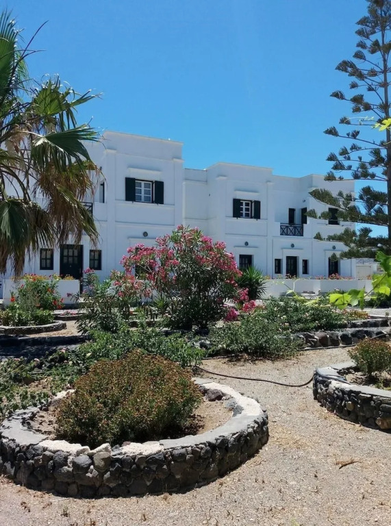Cafe Greco Studios & Apartments