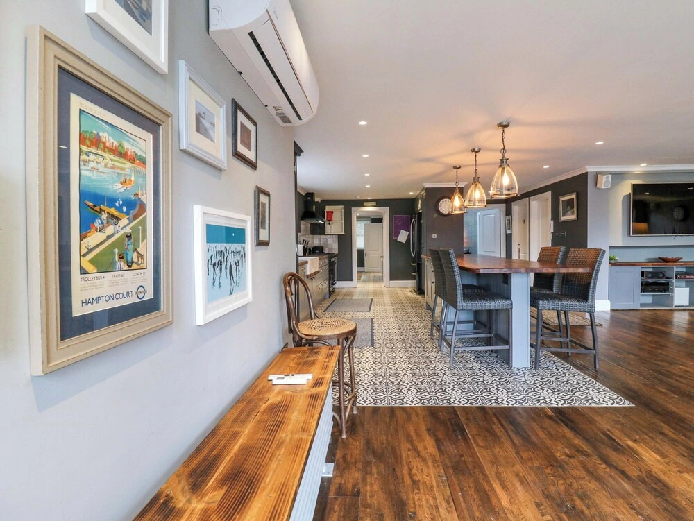 River Haven - River Thames Frontage House