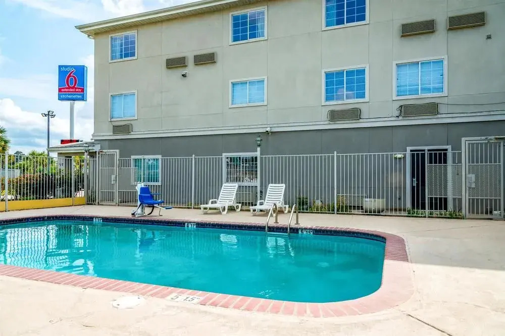 OYO Townhouse Sulphur, la Extended Stay