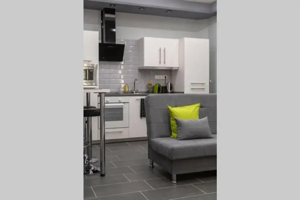 Premium Apartment by Hi5 - Central 1 bedroom (217)