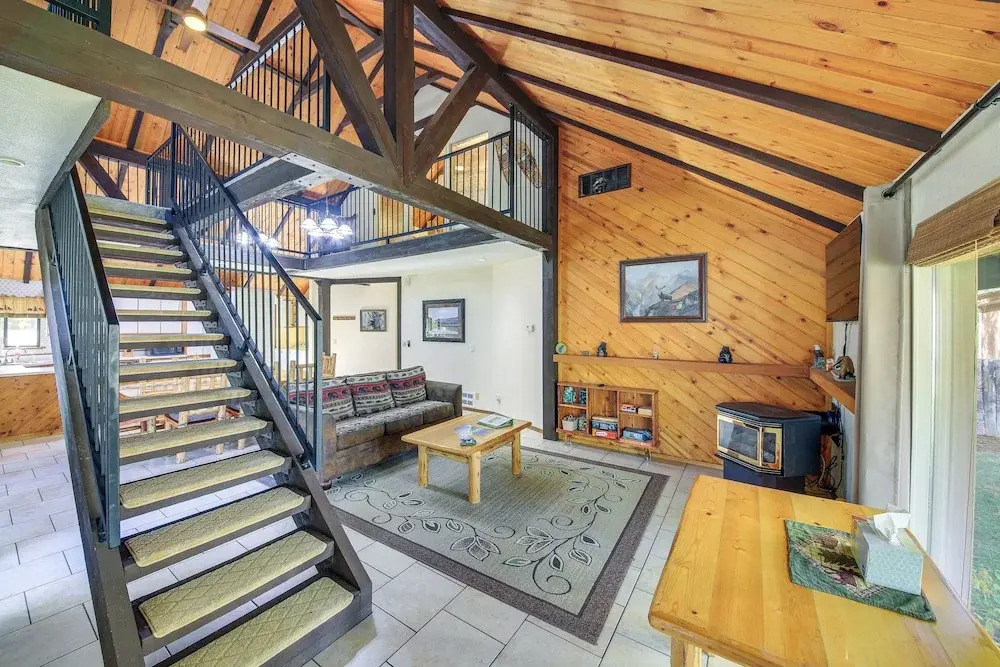 1 Mi to Dtwn Libby: Peaceful Home w/ Creek Access!