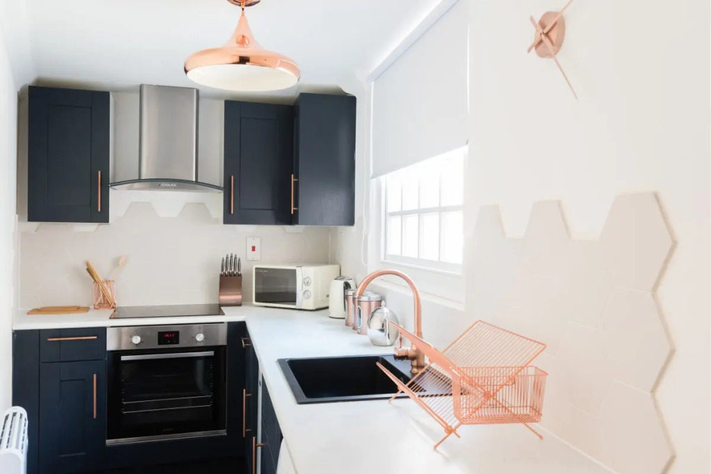 The Historic Gem - Sleek & Central 3BDR Maisonette