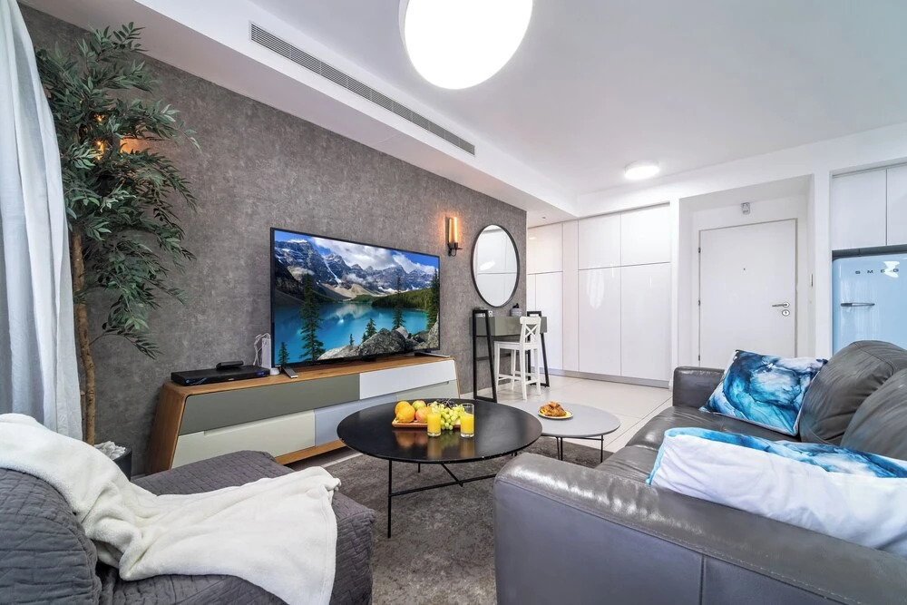Stylish 1BR Beach-Front Apt w Sea View