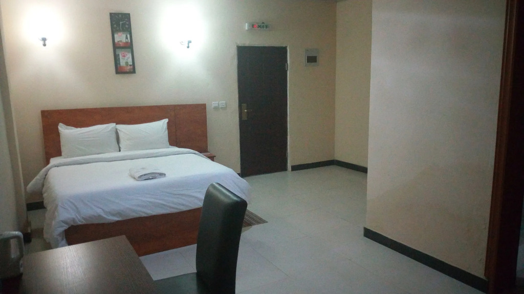 Отель Providence Suites