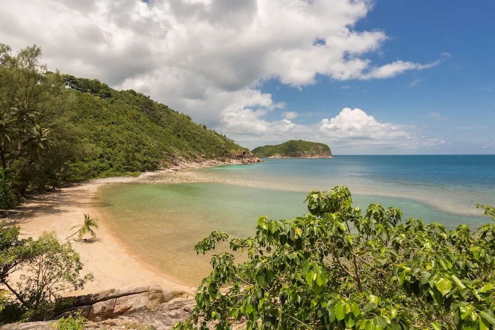 Hedonistic The Secret Beach Villa- Beachfront on Koh Phangan