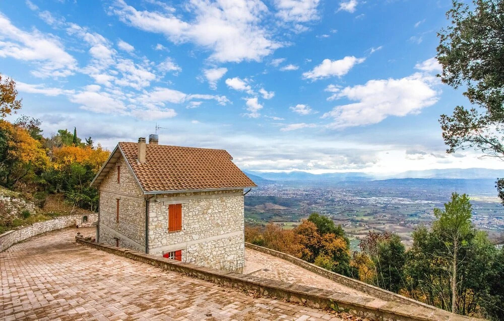 Amazing Home in Spello With Wifi and 4 Bedrooms