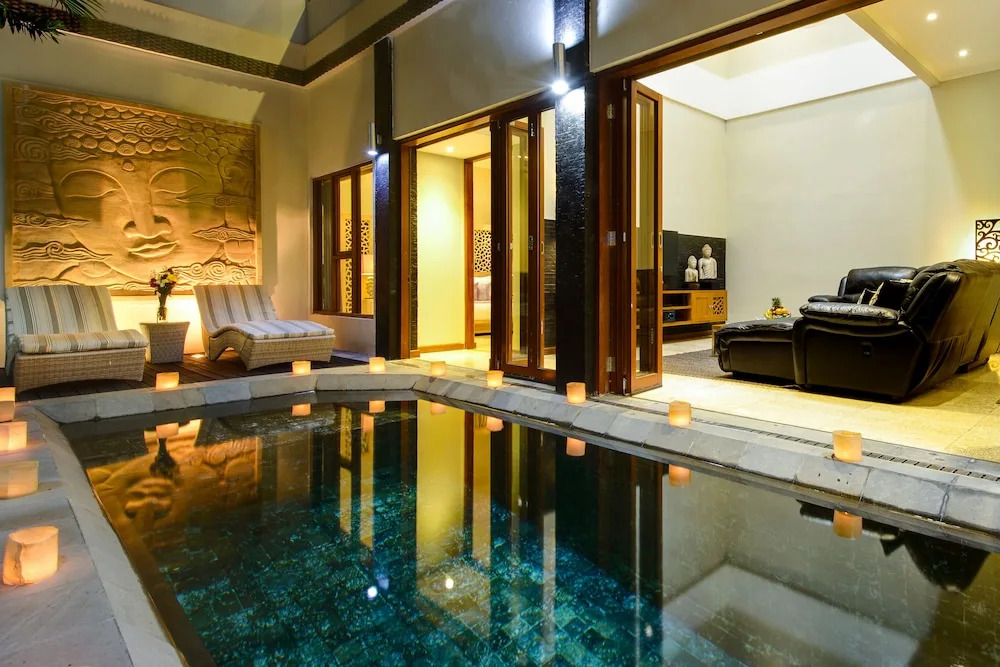 Super 4 Bed, Sleeps 8, Just 300m walk from Beach