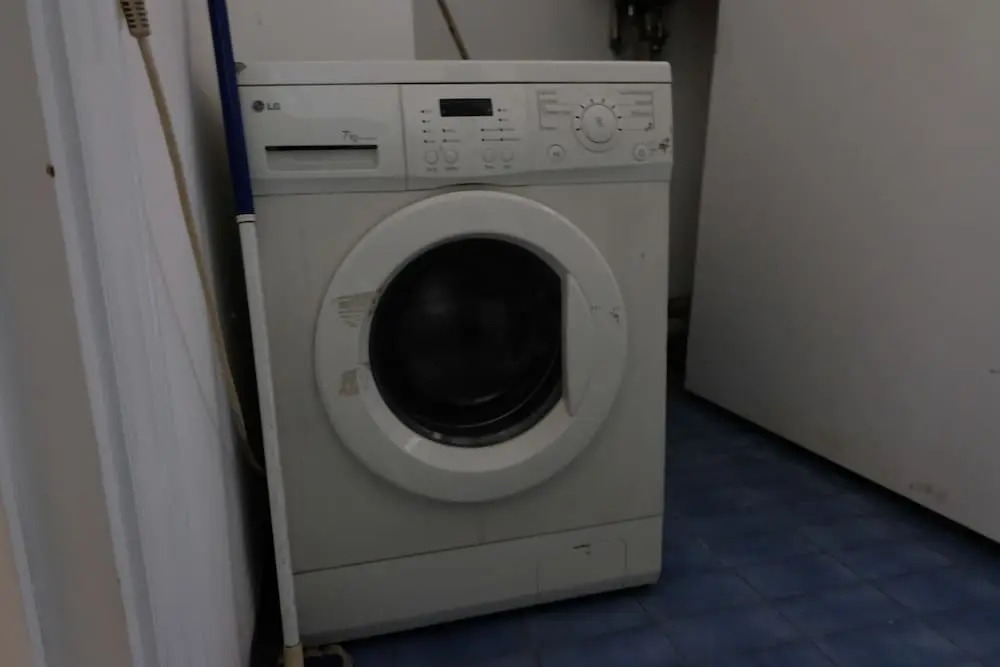 Spacious 2BR Park Royale Apartment