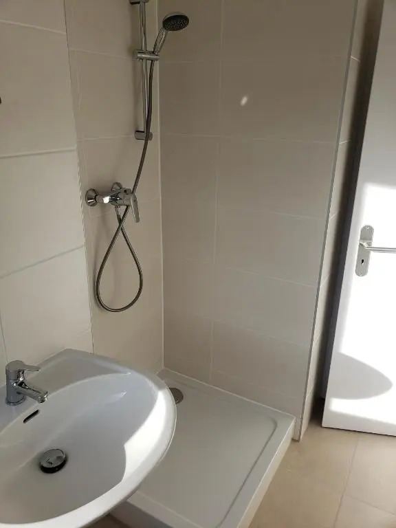 1-Zimmerappartment für Monteure, Handwerker, Studenten und Azubis mit eigenem Bad WC
