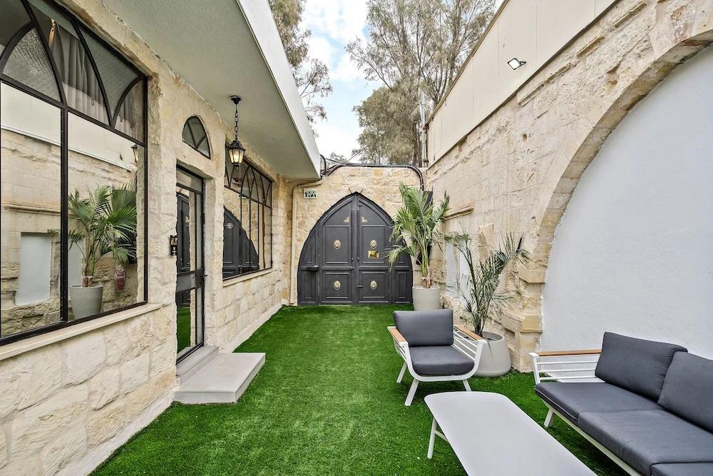 Old City Boutique - By La Finca Hotels- חוויית אירוח יוקרתית, חניה בחינם וקרבה לשדרת הקולינריה של העיר