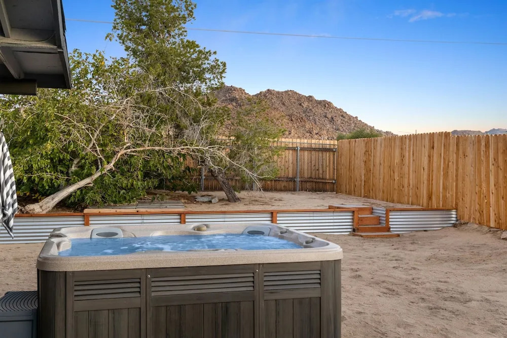 Live Centered with Hot Tub, Fire Pit In Joshua Tree home