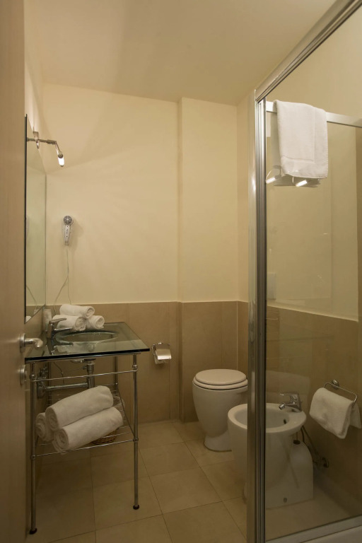 Canado Family Hotel