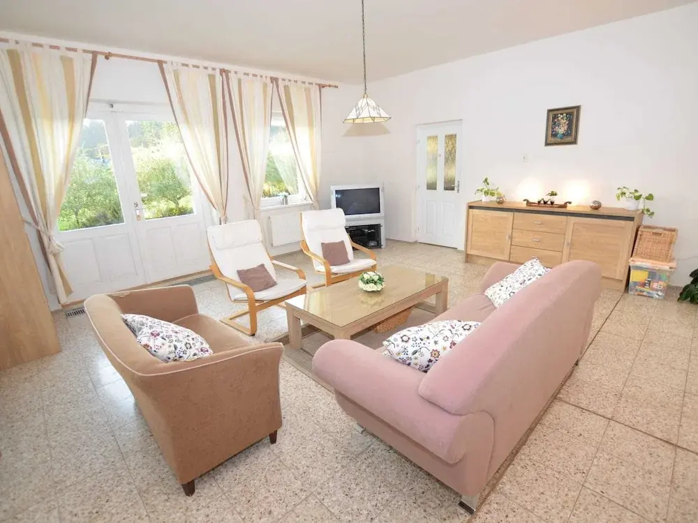 Spacious Villa With Swimming Pool