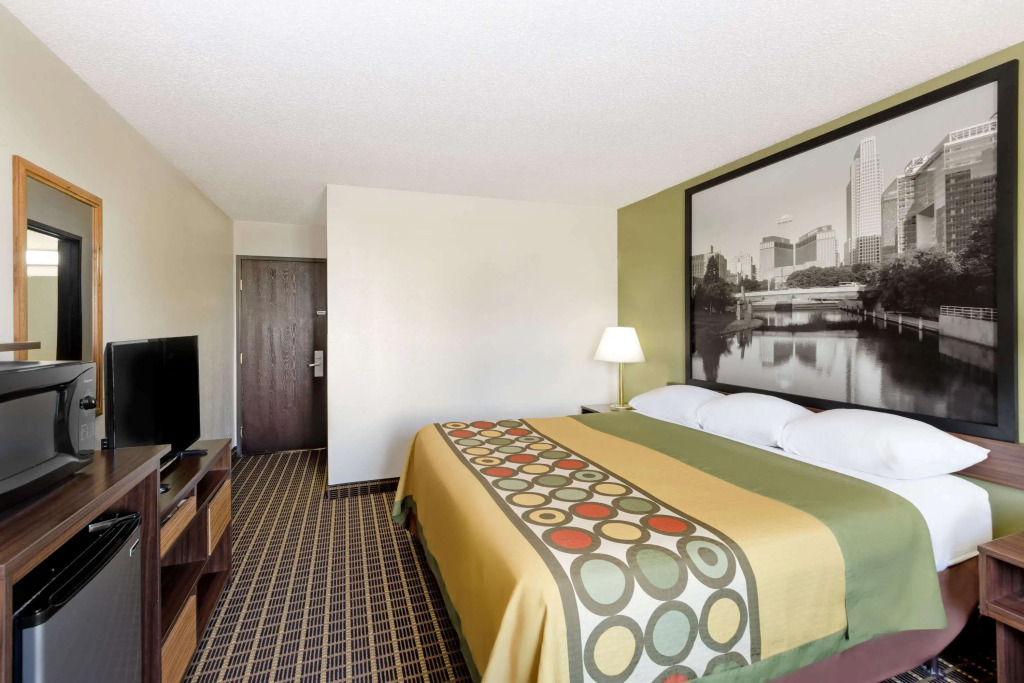 Super 8 by Wyndham Norfolk