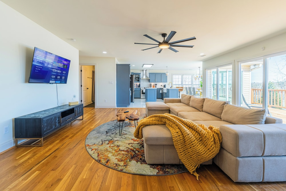 Private Dock & Hot Tub: Lakefront Eufaula Escape