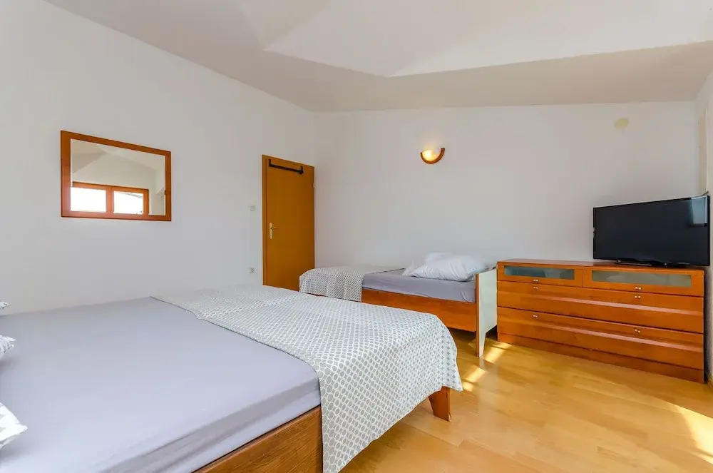 Apartments Milivoj