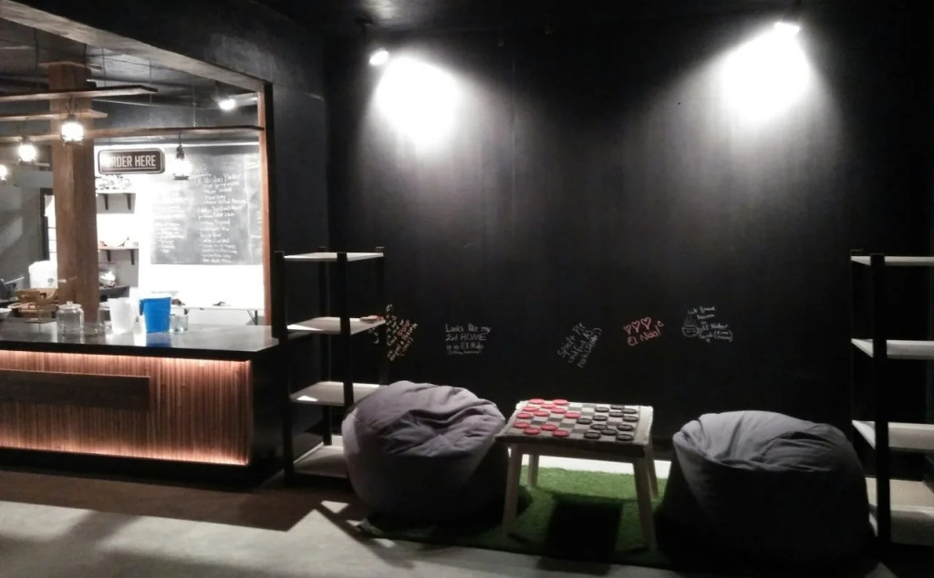 The Cavern Pod Hotel & Specialty Café - Hostel