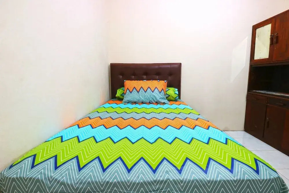 Premium Senen Guesthouse - Female Only