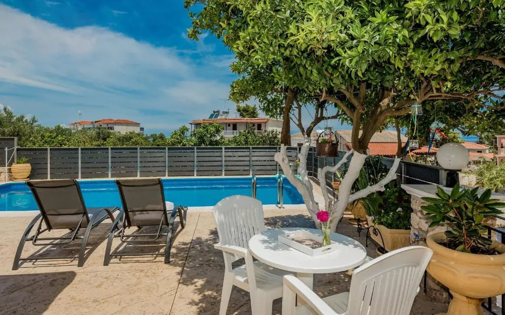 Costas Studios - 450m from Argassi center, by ZanteWize