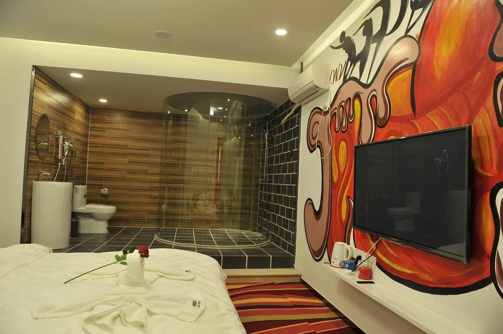 Eaka Hotel
