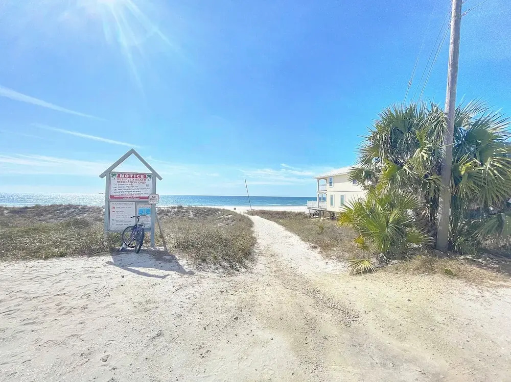 Royal Palms Retreat 3 Bedroom Home by RedAwning