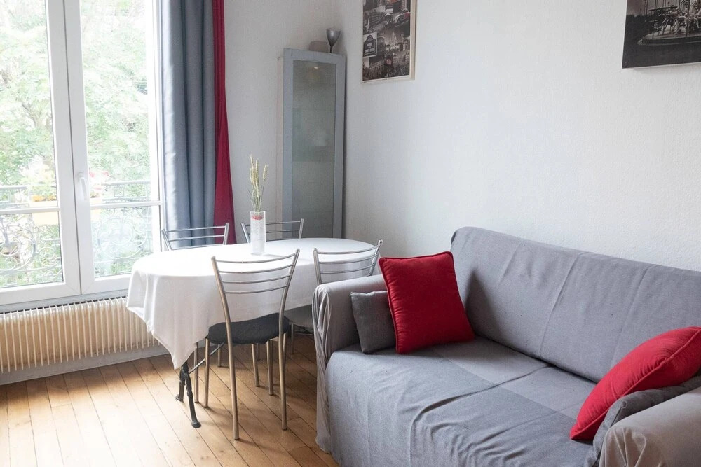 Beautiful Charming and Bright apt Near Paris