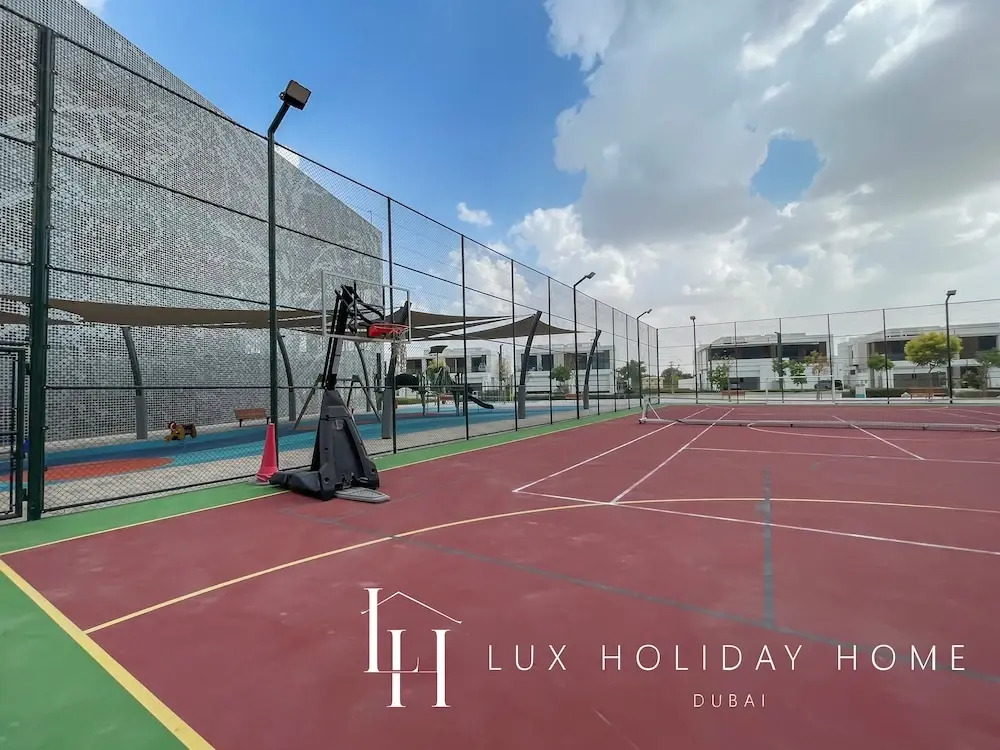 LUX | 2BR Lagoon View – District One, 10–15 min Burj Khalifa